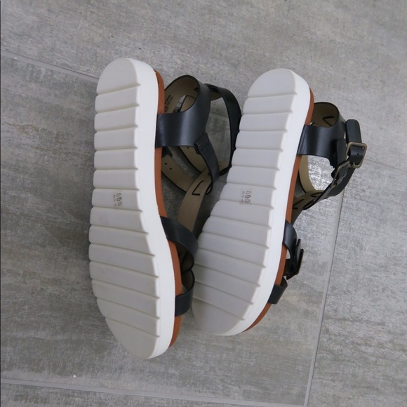 SOLD Black gladiator sandals - Picture 5 of 5